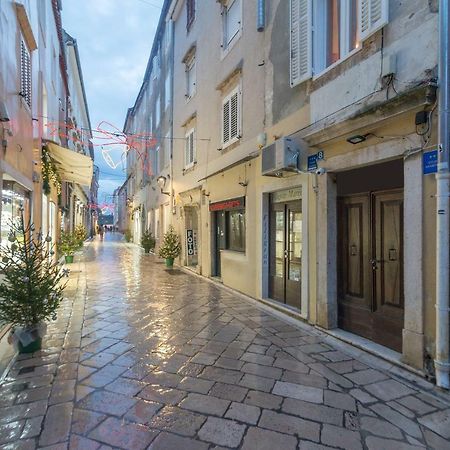 Studios & Apartments Porto Zadar Luaran gambar