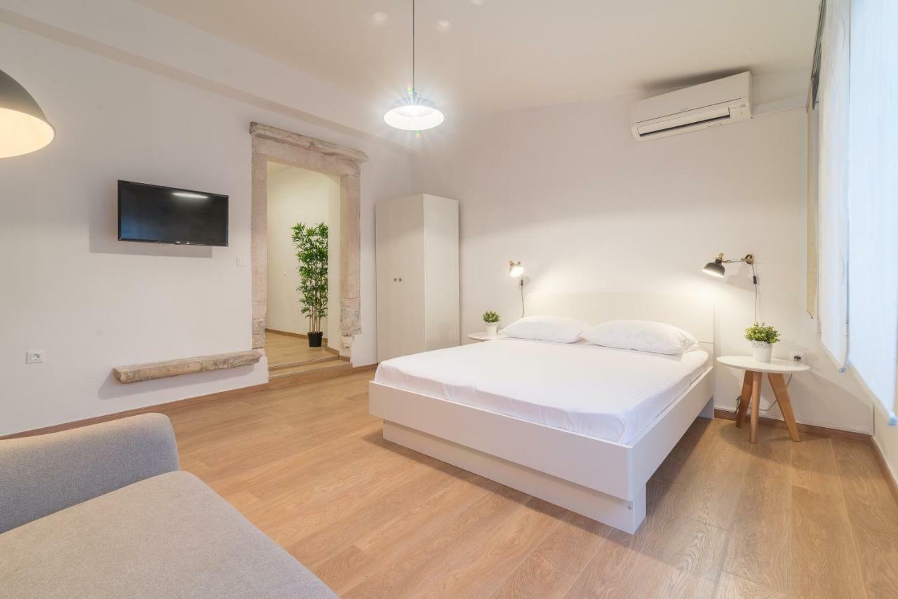 Studios & Apartments Porto Zadar Luaran gambar