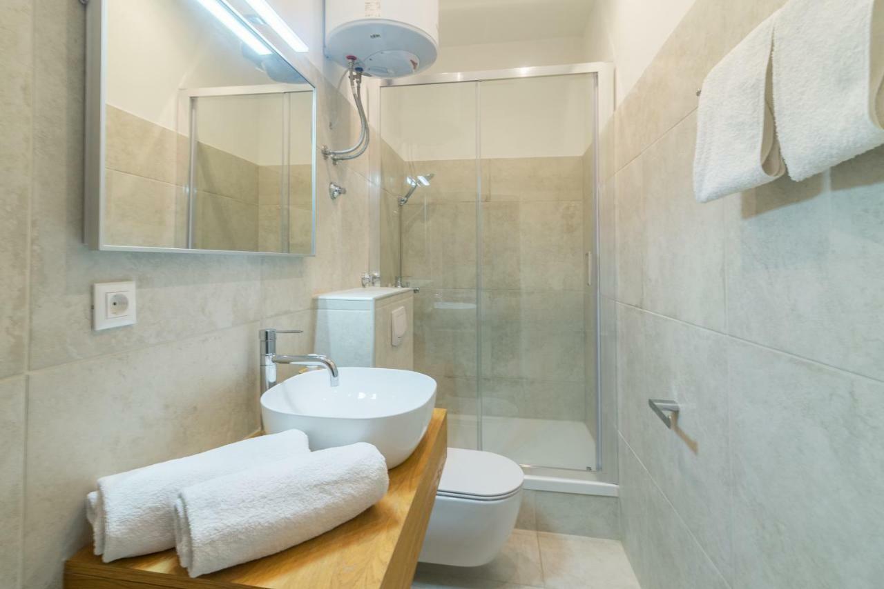 Studios & Apartments Porto Zadar Luaran gambar