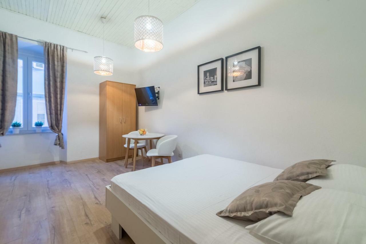 Studios & Apartments Porto Zadar Luaran gambar