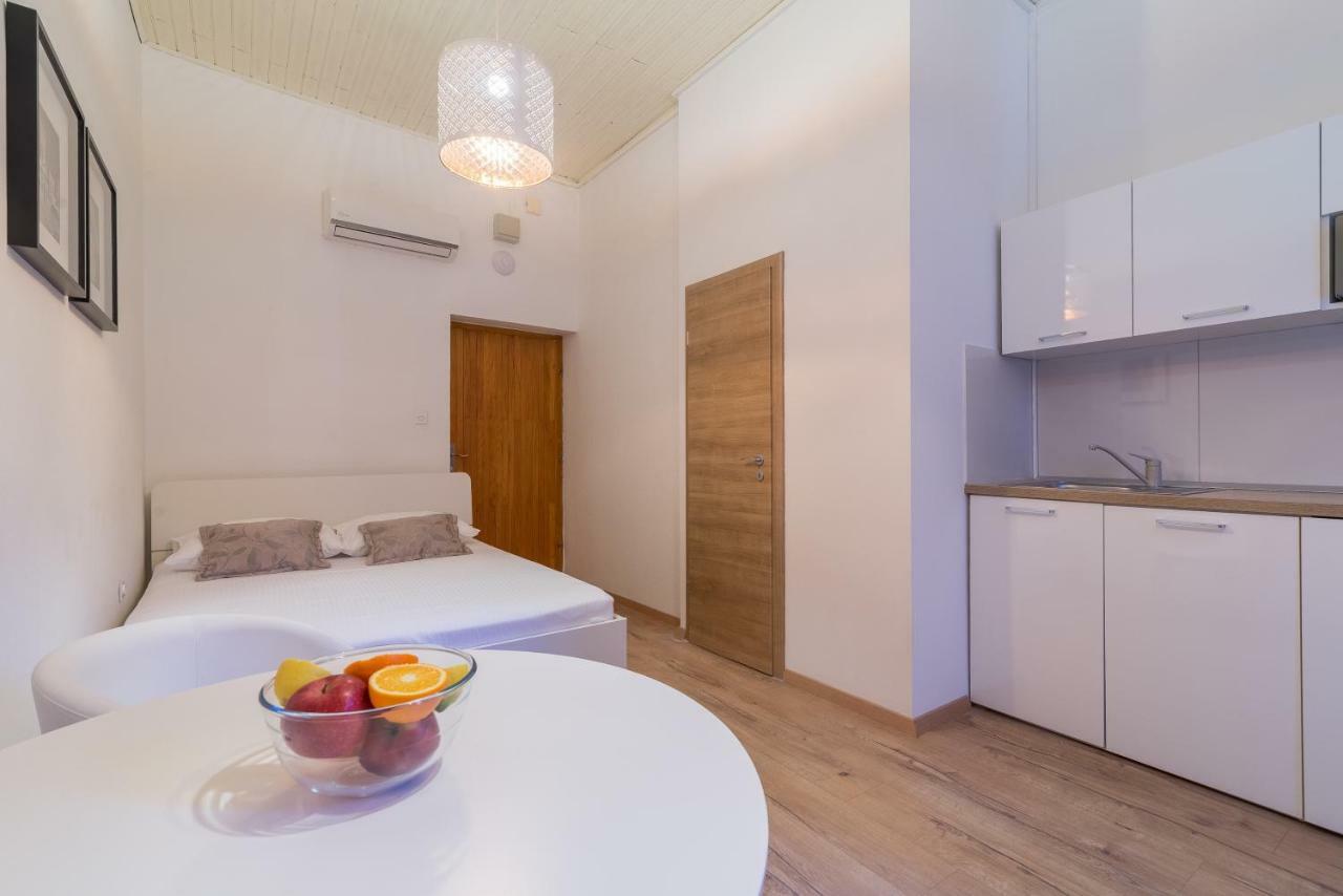 Studios & Apartments Porto Zadar Luaran gambar